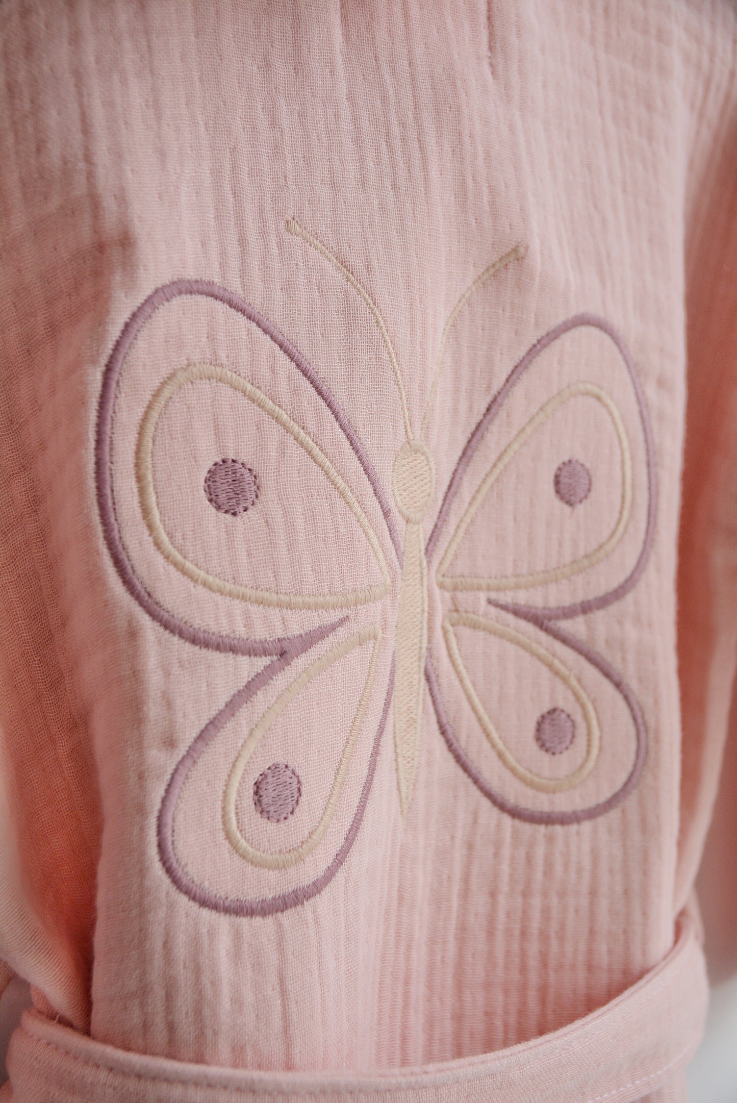 KELEBEK NAKIŞLI KIZ ÇOCUK BORNOZ